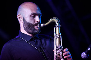 Джазовий музикант, засновник оркестру SG BIG BAND Сергій Головня під час виступу на 17-му міжнародному музичному фестивалі Koktebel Jazz Party